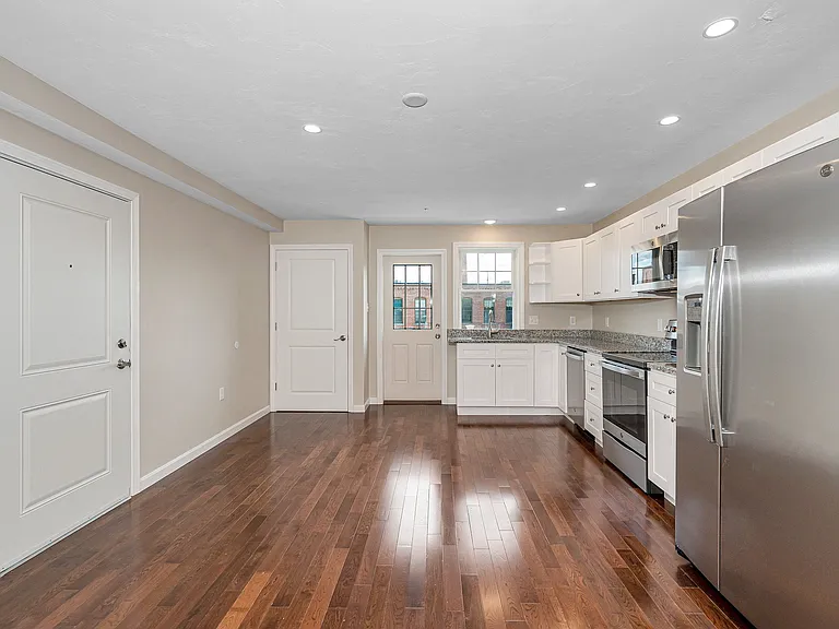 Princeton Court Apartments — Photo 8