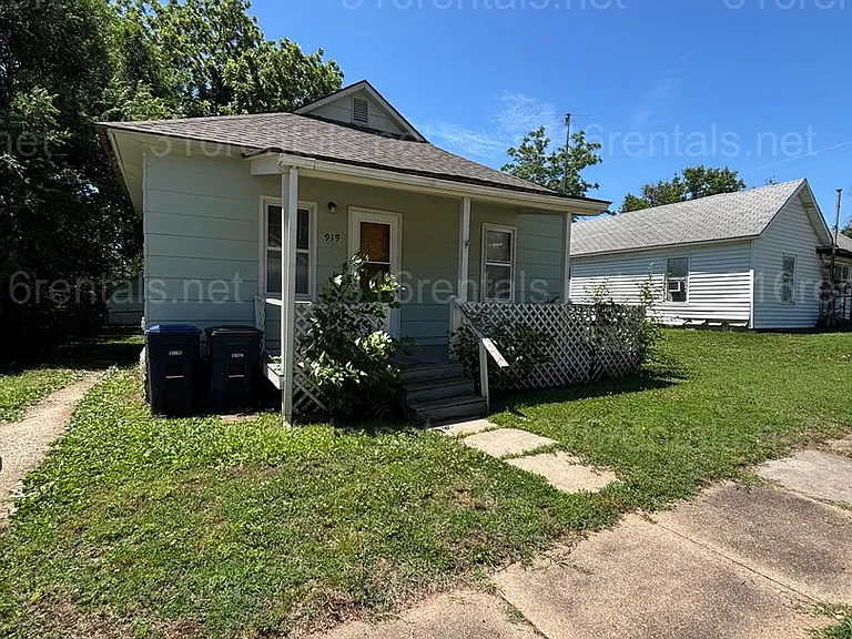 919 W Carr Ave — Photo 1
