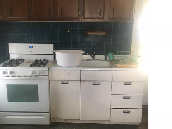 3rd image of 208 N McKinley St