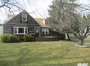 136 Birch Rd, Kings Park, NY 11754