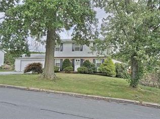 5615 Manor Rd, Schnecksville, PA 18078