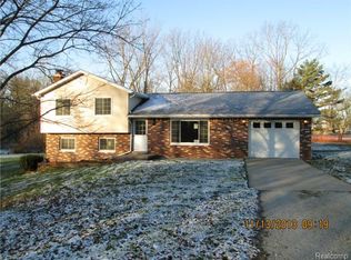 54 Church St, Croswell, MI 48422