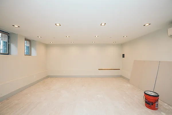 Rented by Nooklyn NYC LLC | media 31