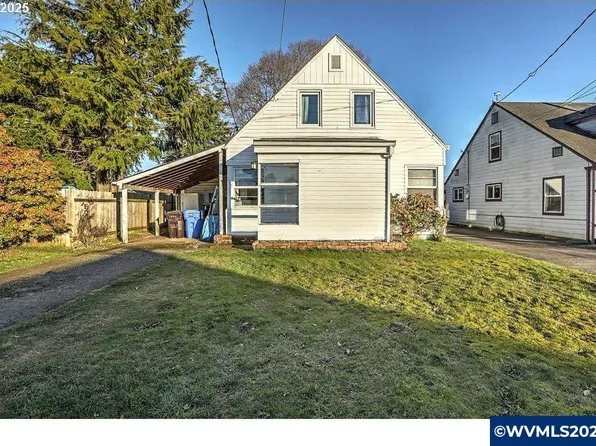 1107 Stillwell Ave, Tillamook, OR 97141