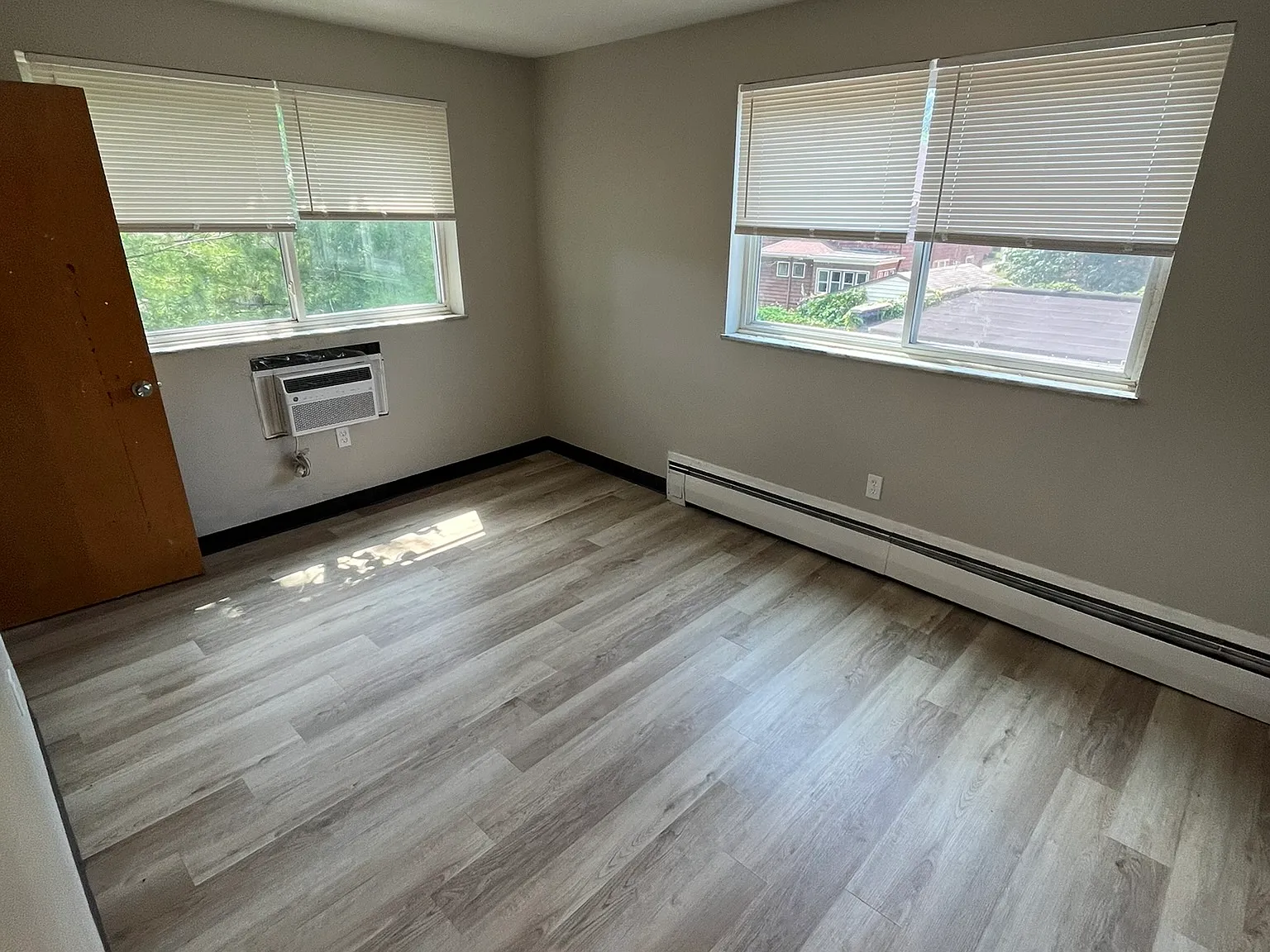 The Wildwood Apartments-24 17731 Lakeshore Boulevard - 5 — Photo 2