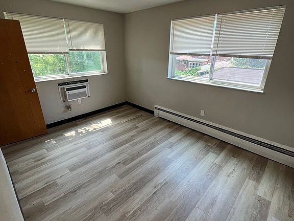 2nd image of 17731 Lakeshore Blvd #5