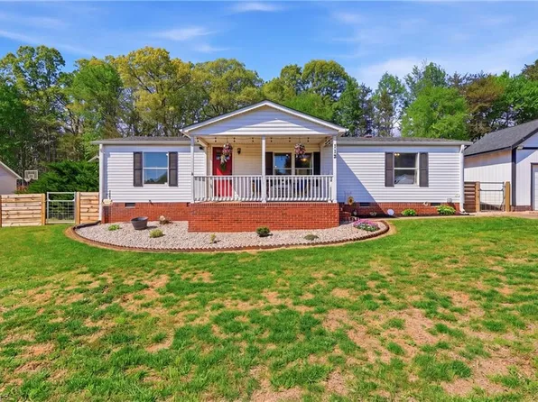 112 Hayes Dr, King, NC 27021