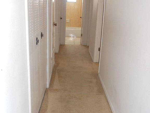 5th image of 11400 Manitoba Dr NE