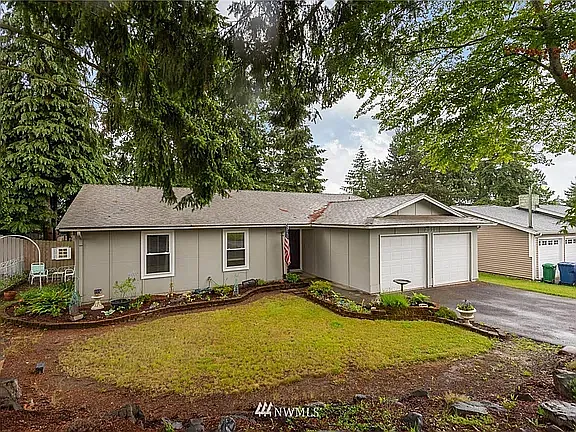 3 bed, 1600 sqft, $3,260 — Photo 2