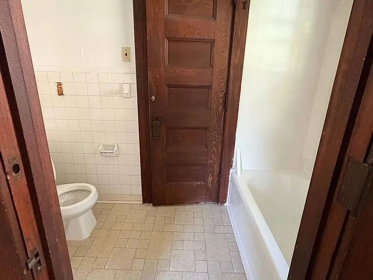 310 N Hamilton St — Photo 5