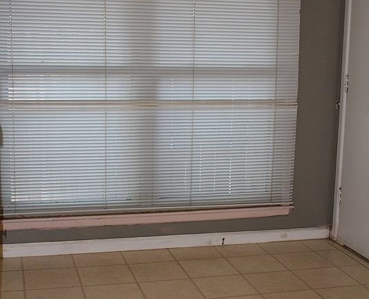 5th image of 800 Mogford St
