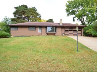 113 Martin Way, Vadnais Heights, MN 55127