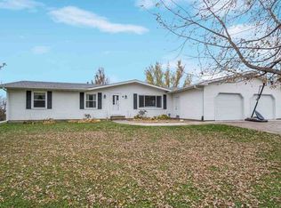 2543 400th St SW, Oxford, IA 52322