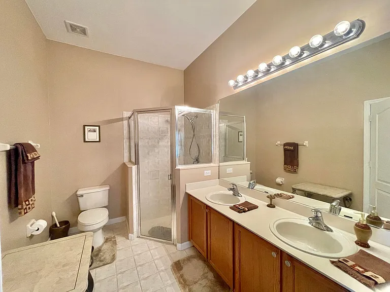 137 Canterbury Pl — Photo 9