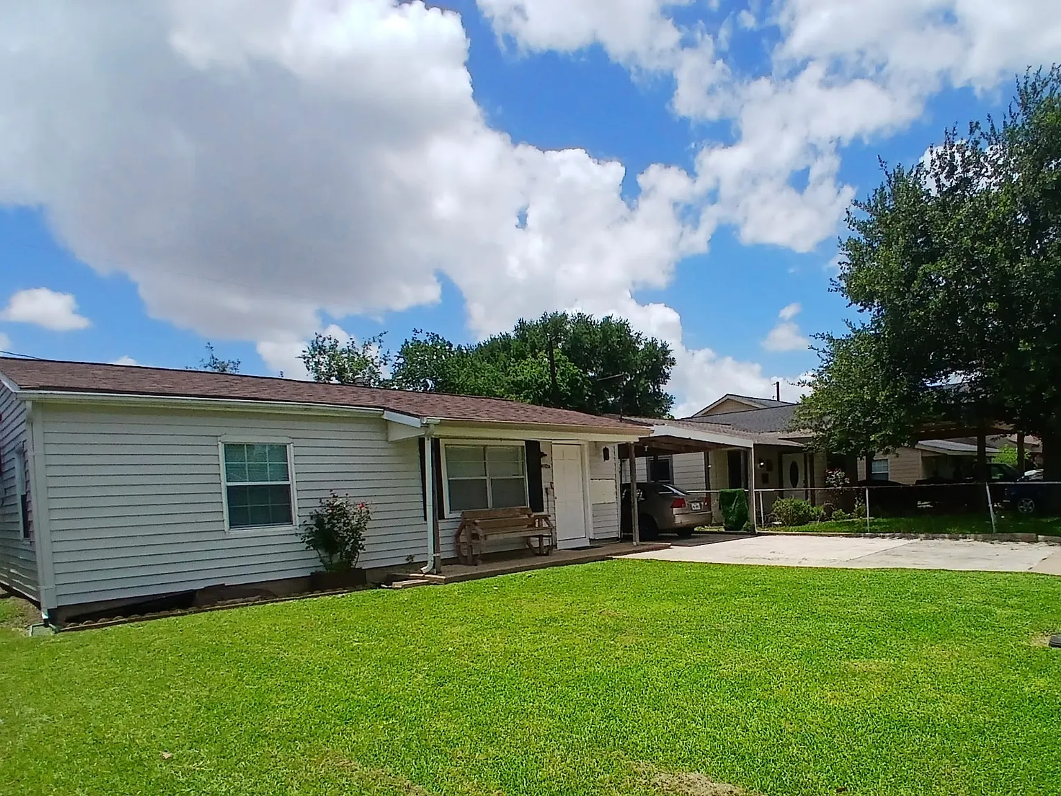2 bed, 800 sqft, $1,300 — Photo 1