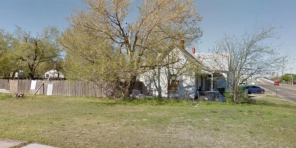 2nd image of 328 SE 15th St