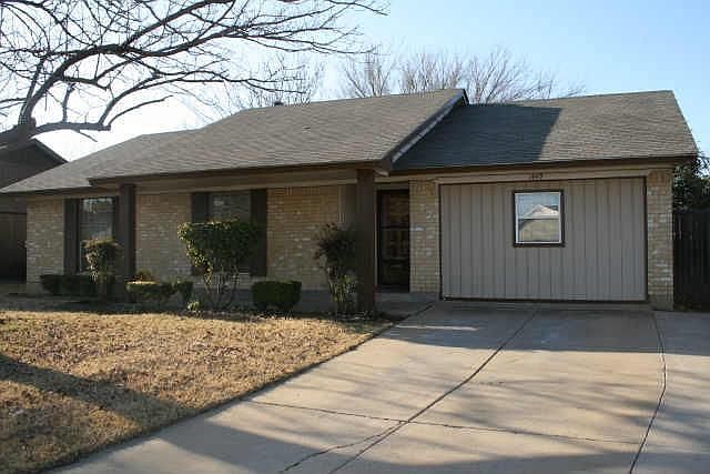 1st image of 1449 Kingston Dr