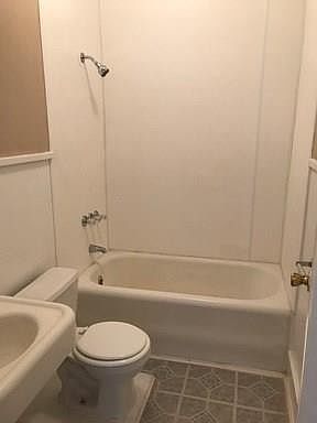 3rd image of 649 En 18th St APT 3