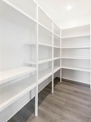 5th image of 808 W Solomon Dr