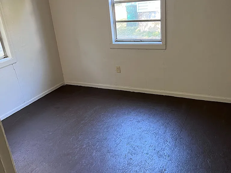 666 Gilliam Ave — Photo 6