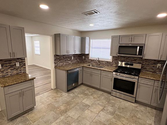 3rd image of 1550 Driskill St