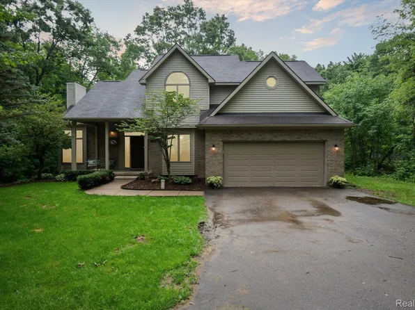 4140 Arlen Dr, Hartland, MI 48353