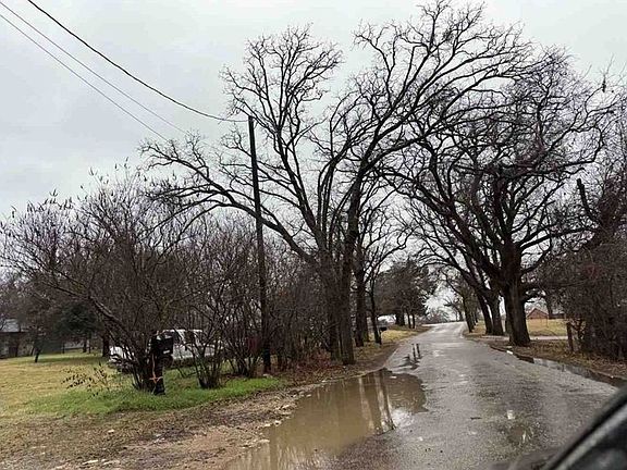 Exterior Neighborhood (street photo)