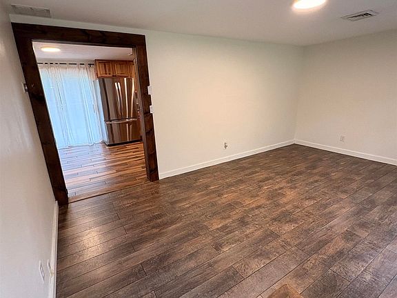 4th image of 5834 Hickory St