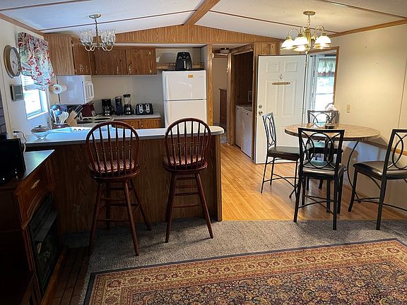 3rd image of 108 Minnow Ln