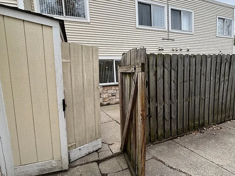 Candlelite Apartments — Photo 122