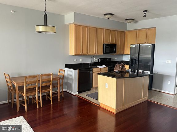 4th image of 2720 S Arlington Mill Dr Unit 706