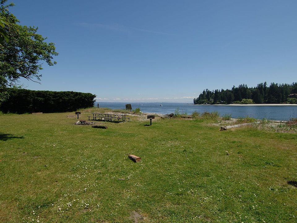 Local State Park Beach is 2 blocks away