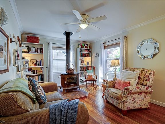 3rd image of 1703 Oakwood Ave