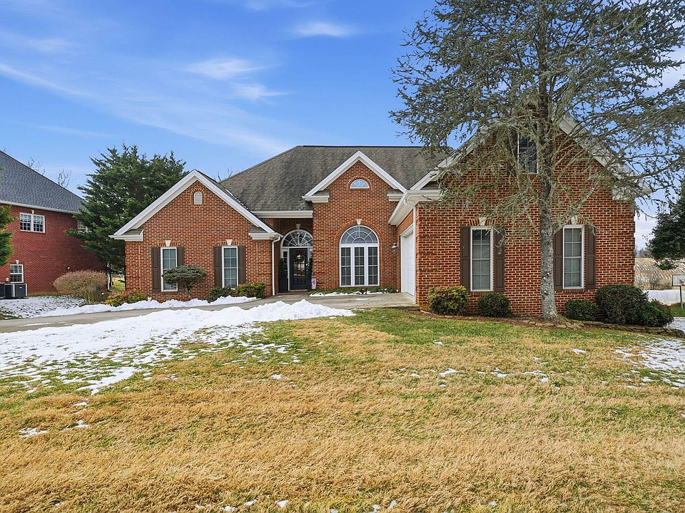 1st image of 524 Ashland Oaks Dr