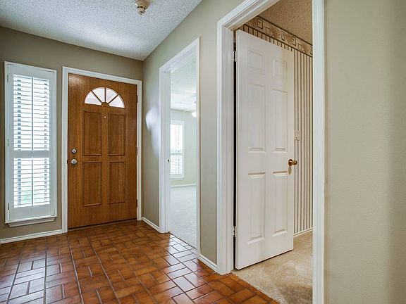 3rd image of 2611 Country Square St