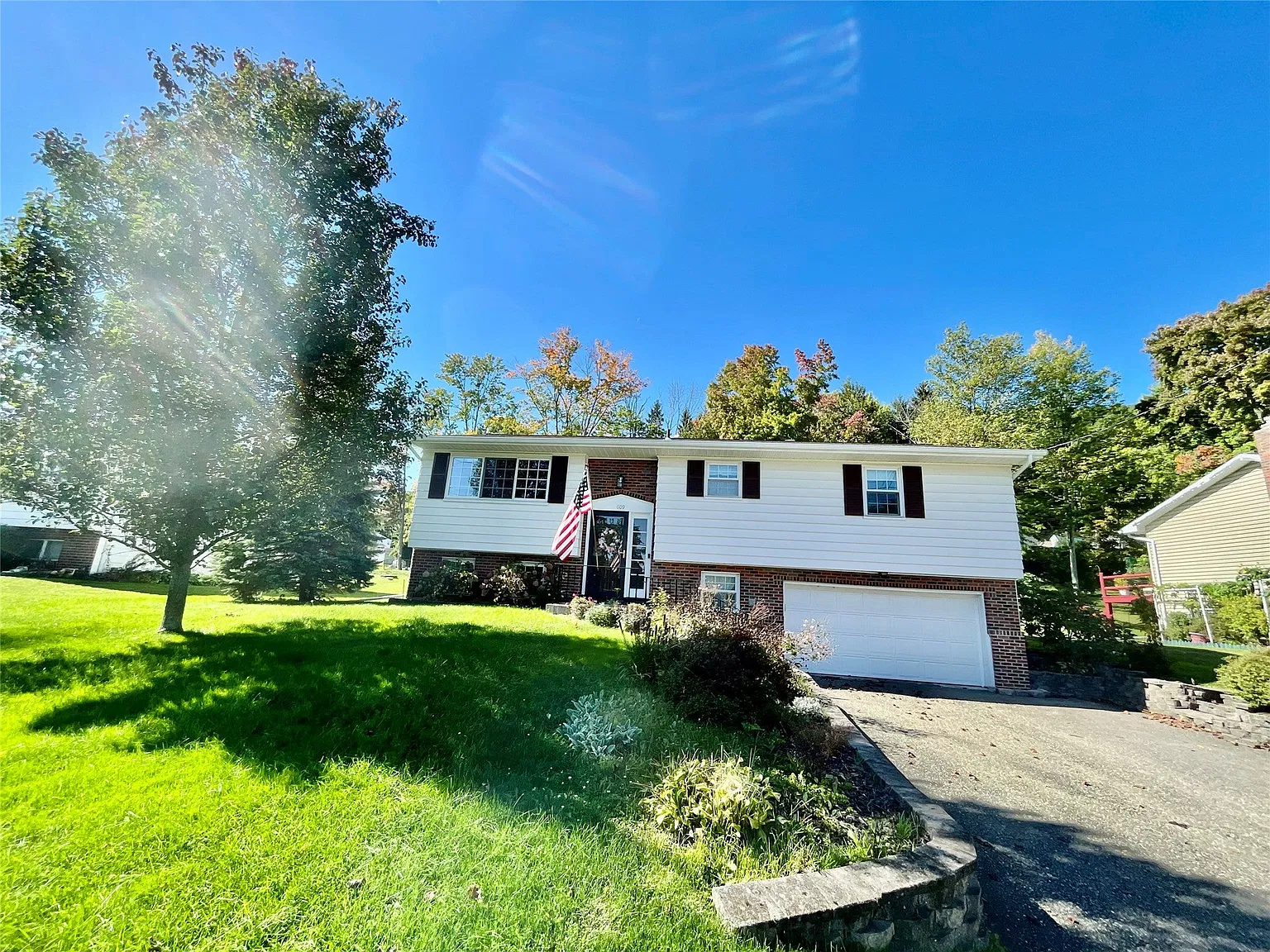 3 bed, 2.0 bath, 1822 sqft, $2,500 — Photo 2