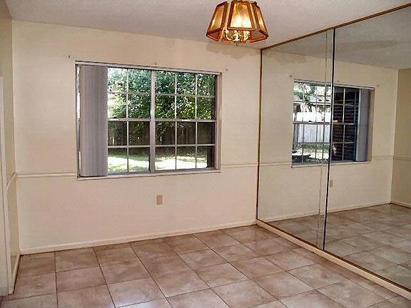5th image of 1114 Coral Dr