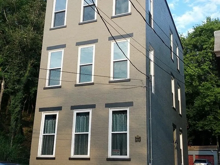 1810 Walker St — Photo 1