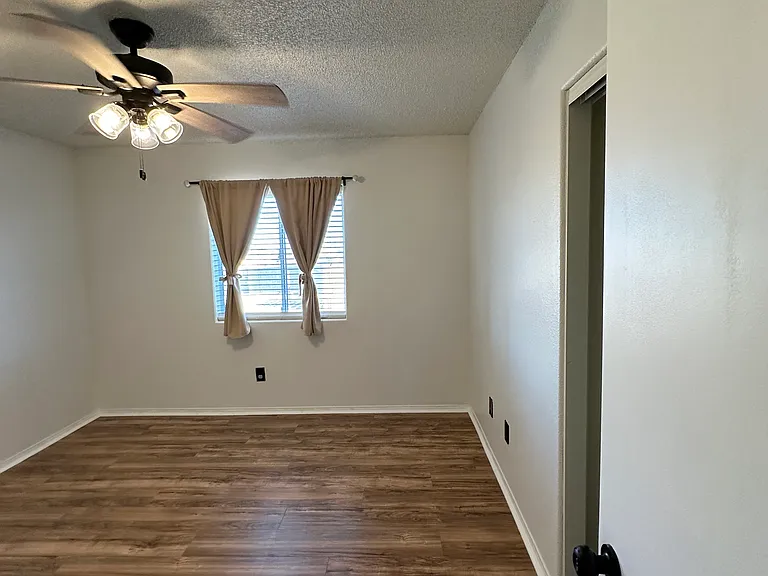 5633 Abronia Ave — Photo 11