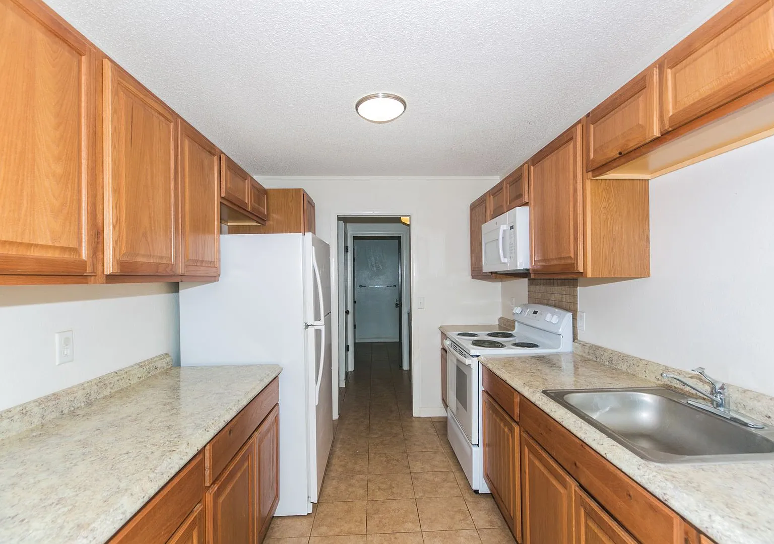 Hidden Valley Estates - Ground Floor 2bdrm/1bath/2prkg Voucher Okay — Photo 1