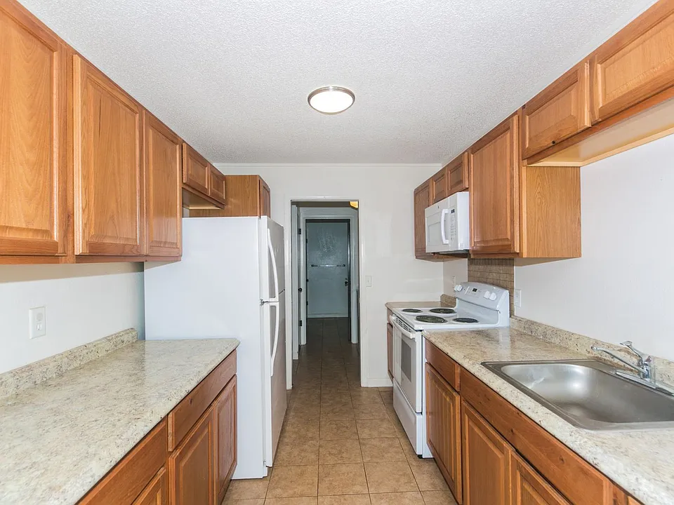 2069 California Ave #10B