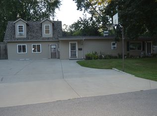 6276 Sidney St, Brighton, MI 48116