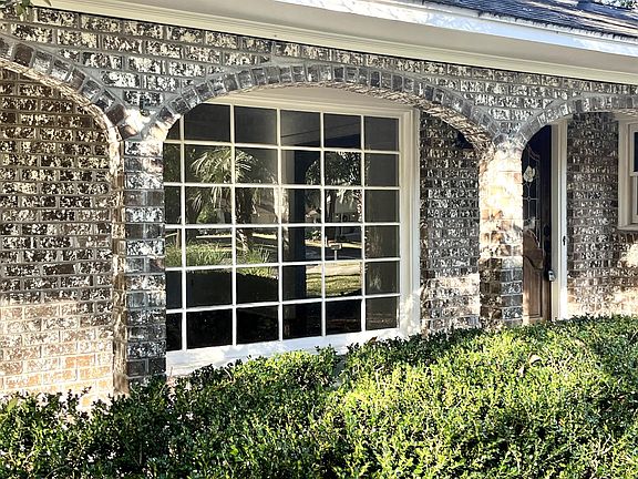 Large bay window in family room