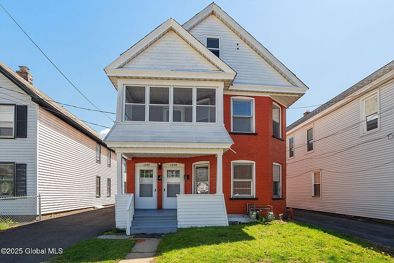 4th image of 1237 4th Avenue