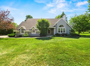 W147N7035 Woodland Dr, Menomonee Falls, WI 53051