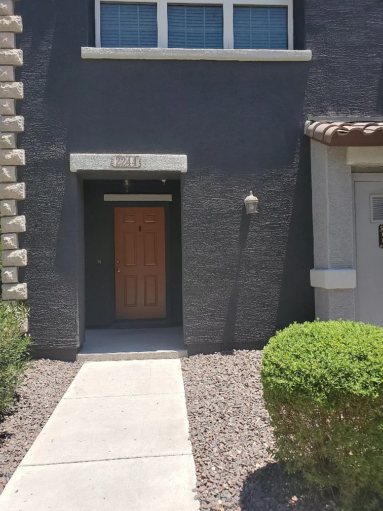 Phoenix Townhome! Centrally Located! — Photo 1