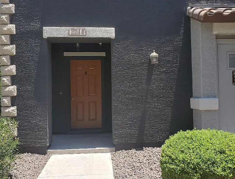 2244 E Huntington Dr — Photo 1
