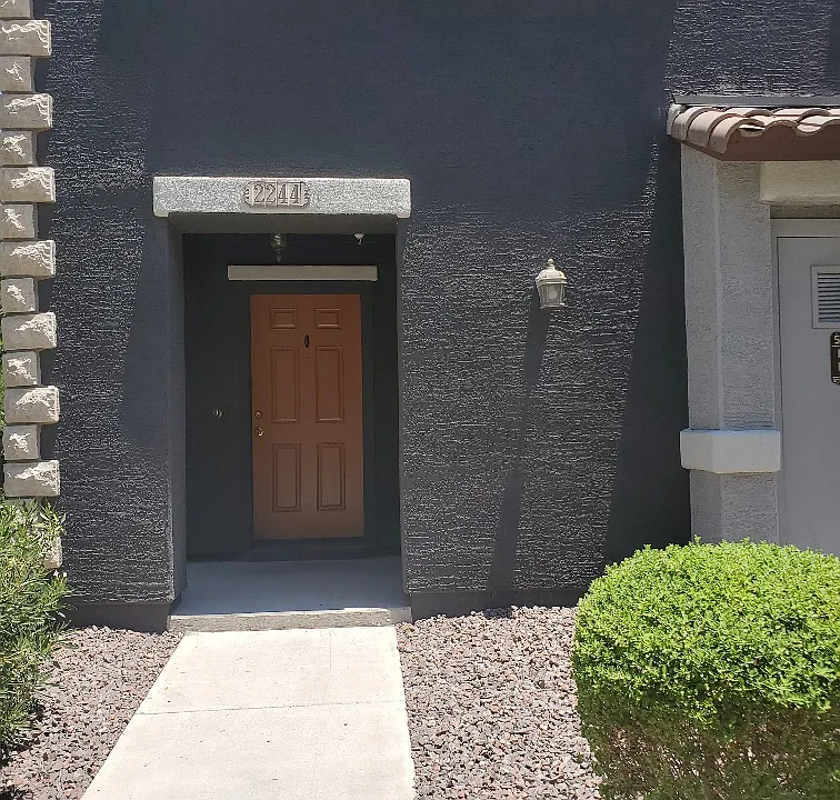 2244 E Huntington Dr