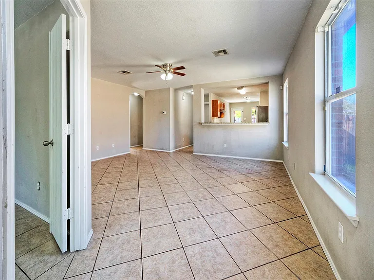 913 Dexter Dr — Photo 10