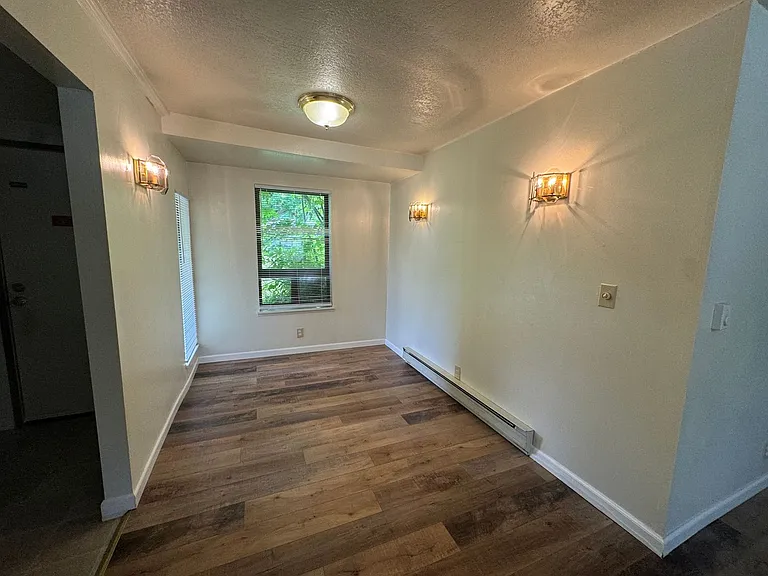 1043 W Nevada Ct — Photo 4